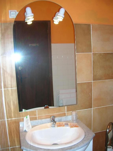 Bathroom 4, Le Costabonne, Pyrénées-Orientales