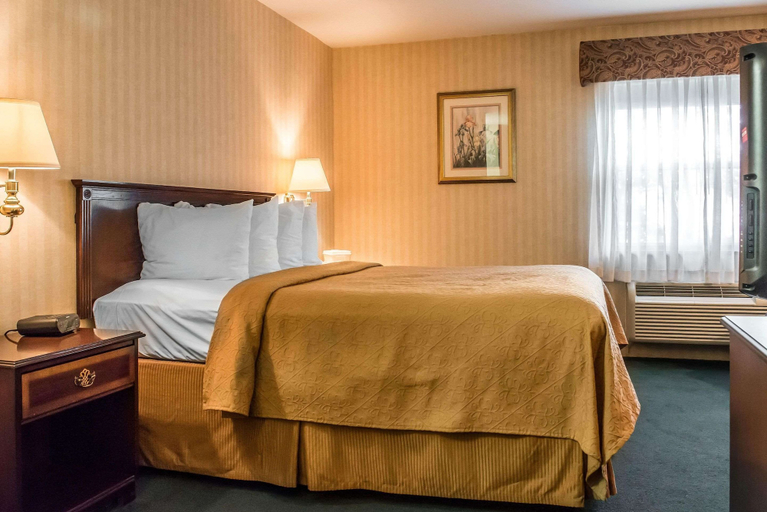 Bedroom 3, Quality Inn Pittsburgh Airport, Allegheny