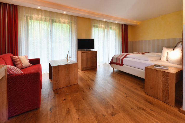 Bedroom 3, Hotel Rebenhof, Baden-Baden