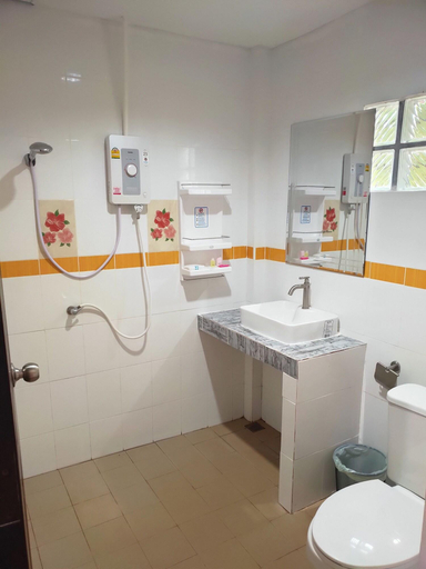 Bathroom 4, CheeVa Beach Resort, Ko Phangan
