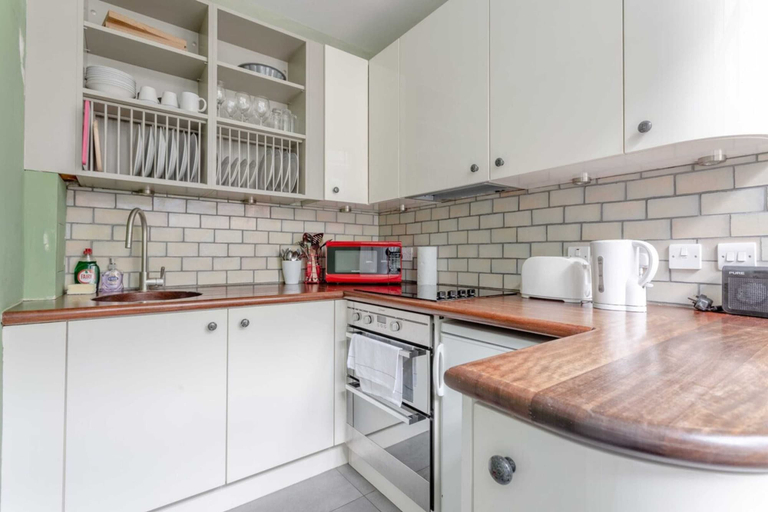 Others 4, Modern 2 Bedroom Flat in Central London, London