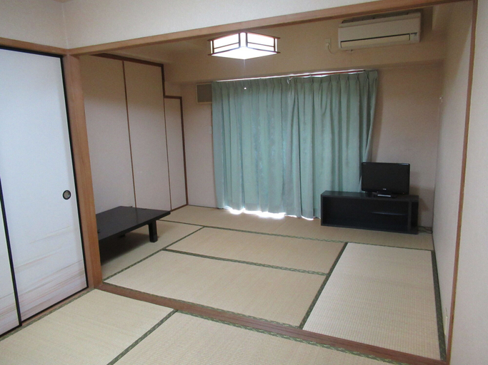 Bedroom 3, Tsurusaki Hotel, Ōita