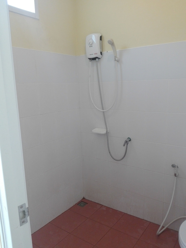 Bathroom 3, Hasanah Guesthouse, Phuket Island