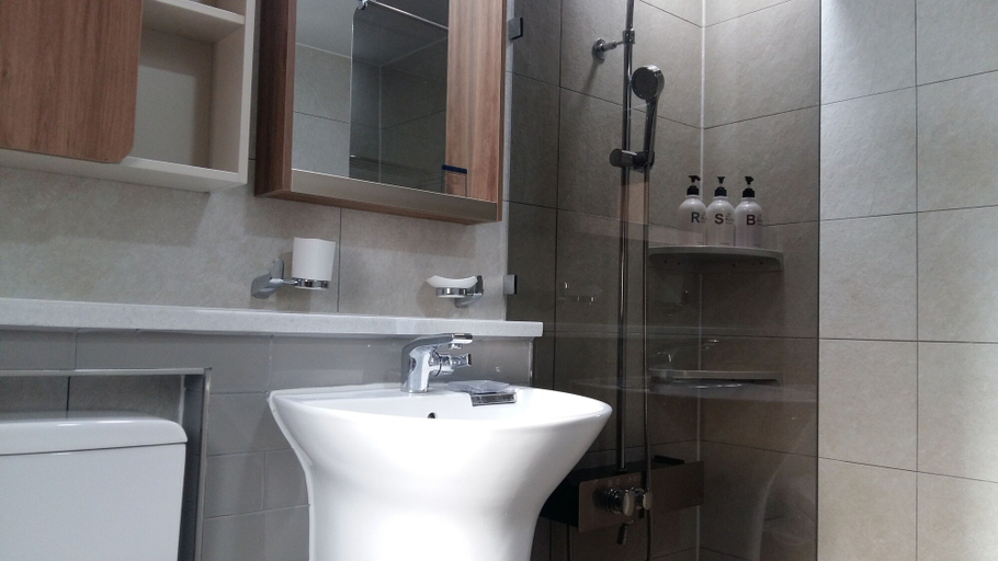 Bathroom 4, Okyeon pavilion, Andong