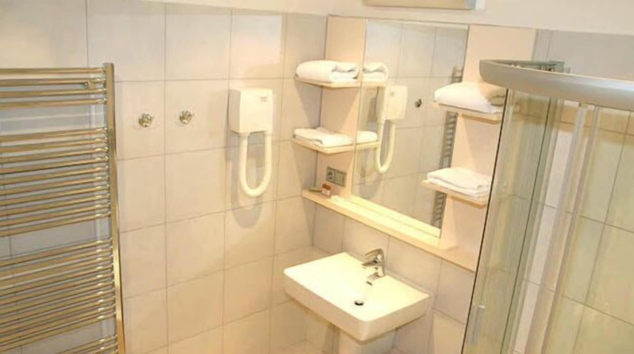 Bathroom 3, Hotel & Pivovar ČERNÝ OREL, Kroměříž