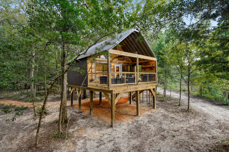 Exterior & Views 2, Whiskey on the River, Forrest