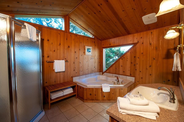 Bathroom 3, Sunset Ridge, Lincoln