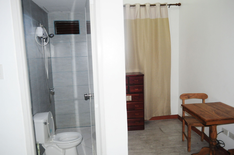 Bathroom 5, ROOMS498 - Hostel, Mandaluyong