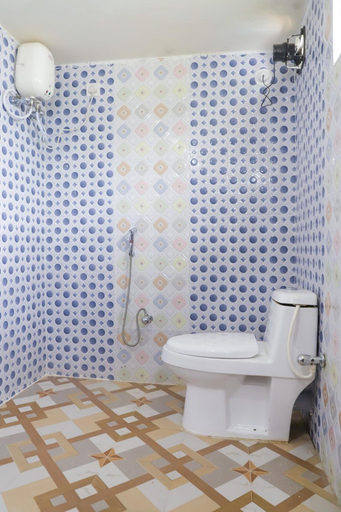 Bathroom 4, Resort Trimurti, Jalpaiguri