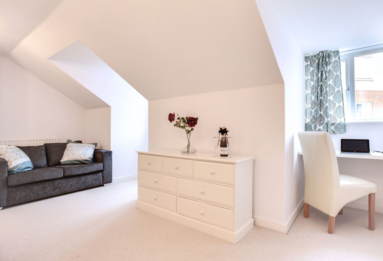 Others 4, BookedUK - Penthouse 3 Bedroom Apartment, Hertfordshire