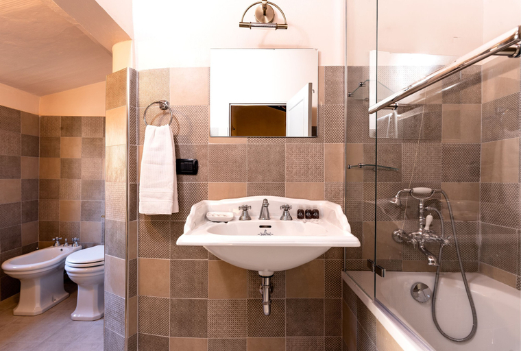 Bathroom 3, Elegant and historic 3-Bedroom in city center, Florence