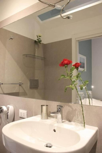 Bathroom 4, Roma Capoccia, Rome