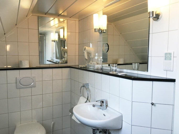Bathroom 5, Hotel Orthwein, Marburg-Biedenkopf