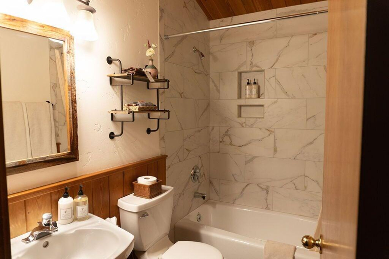 Bathroom 4, Good Medicine Lodge Bed & Breakfast, Flathead