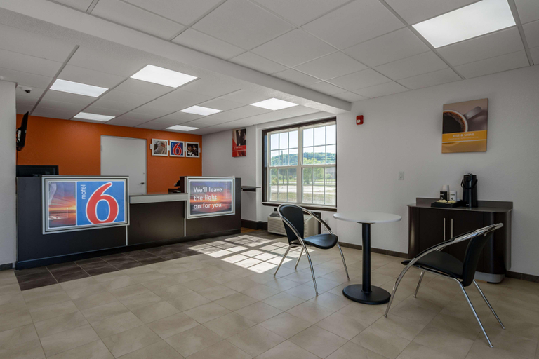 Public Area 2, Motel 6 White, GA - Cartersville, Bartow