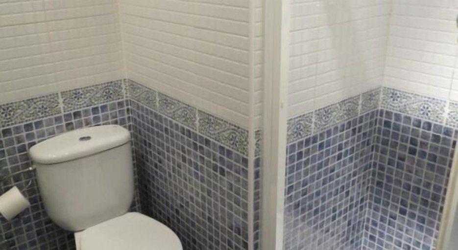 Bathroom 4, Pension Don Claudio, Vizcaya