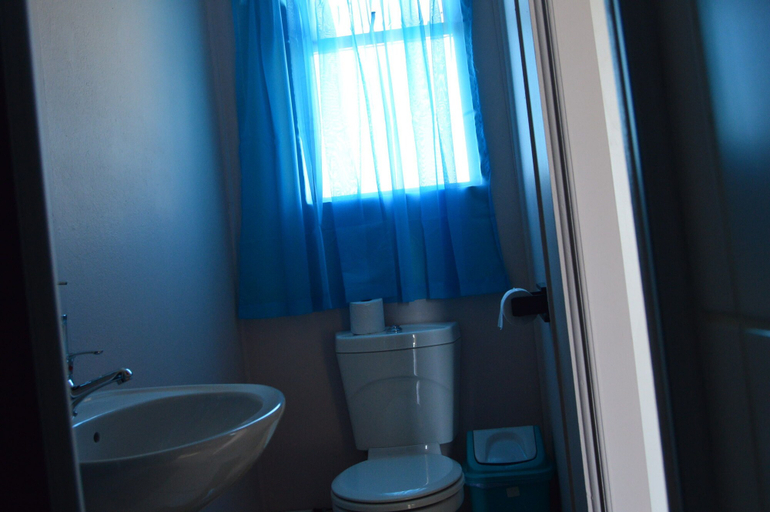 Bathroom 5, Fisherhaven Traveller's Lodge - Hostel, Overberg