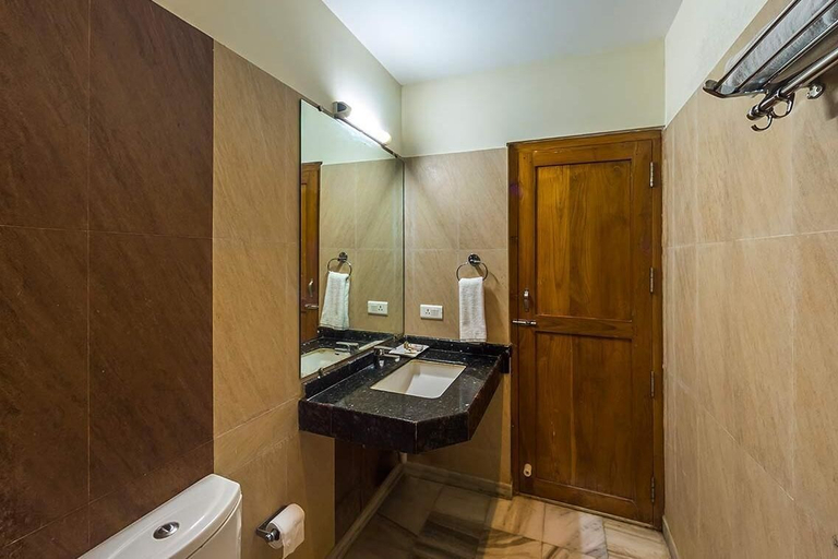 Bathroom 4, Hotel de Marina, South Andaman