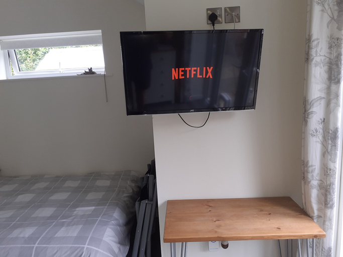 Bedroom 3, Modern Detached Bungalow, Trafford
