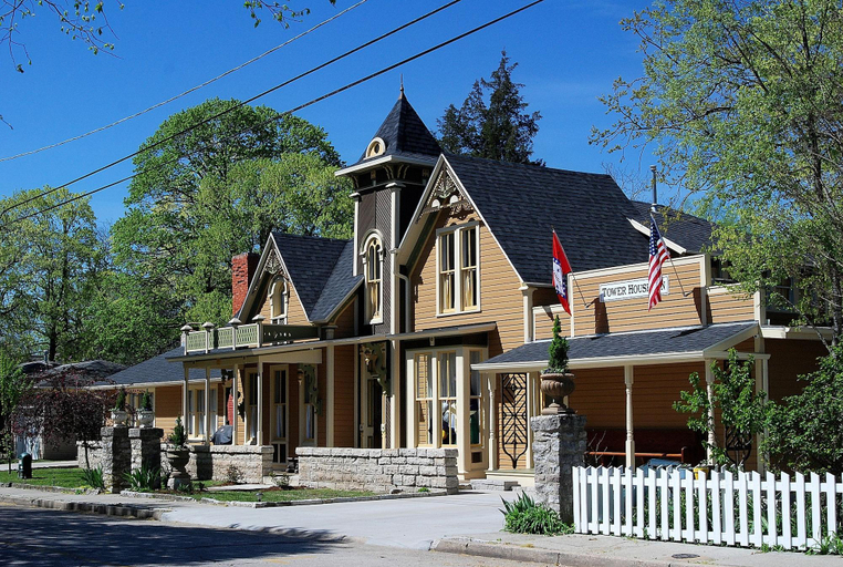 Exterior & Views 1, Tower House Inn, Carroll