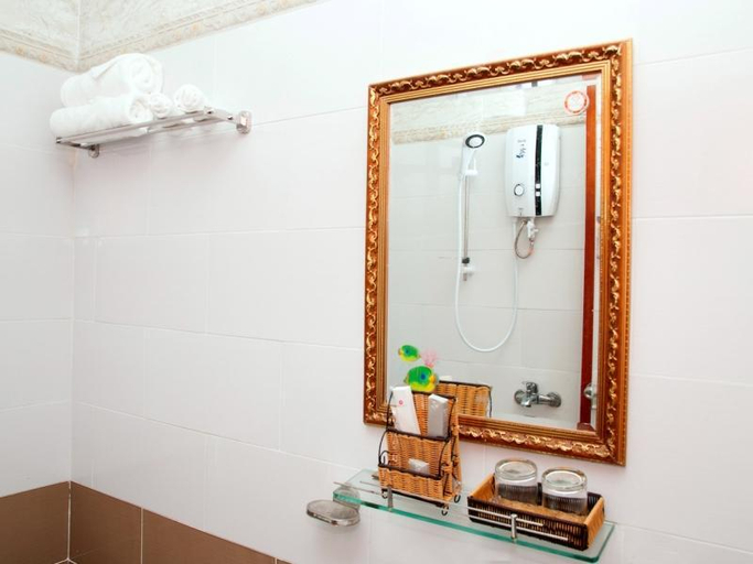 Bathroom 5, Golden Palm Hotel, Tân Bình