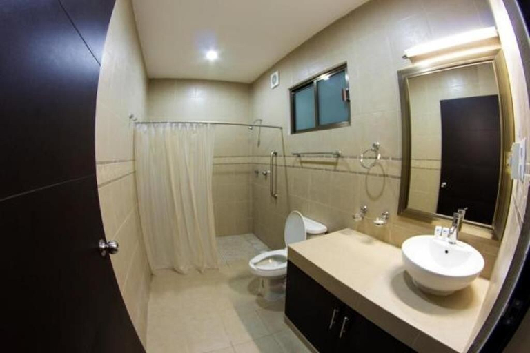 Bathroom 4, Hotel & Suites Domani, Progreso