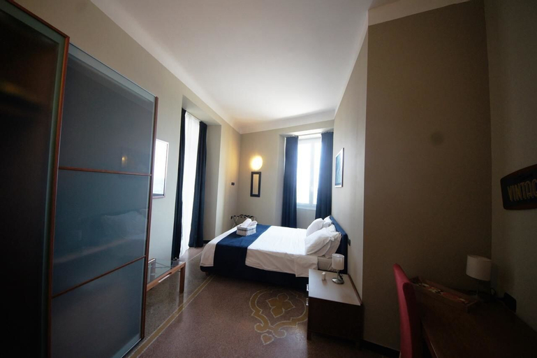 Bedroom 2, Luna Rooms, Savona