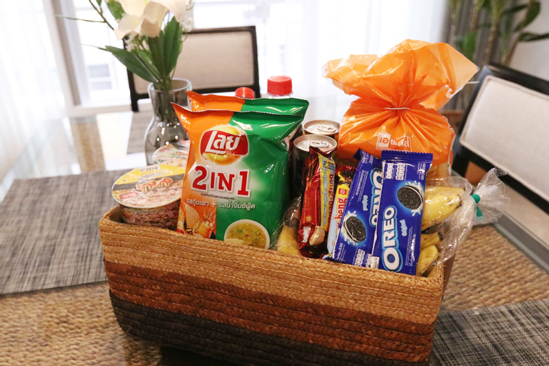 Food & Drinks 4, JJ Suites - Your Home on 11, Wattana