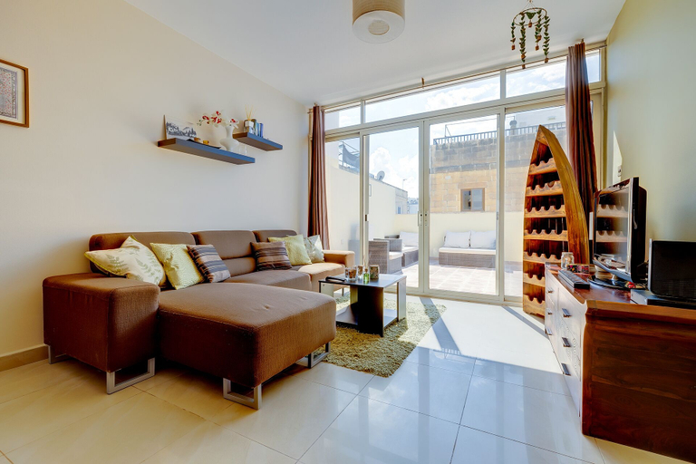 Bedroom 3, Cosy 1BR Penthouse Close to the Promenade
