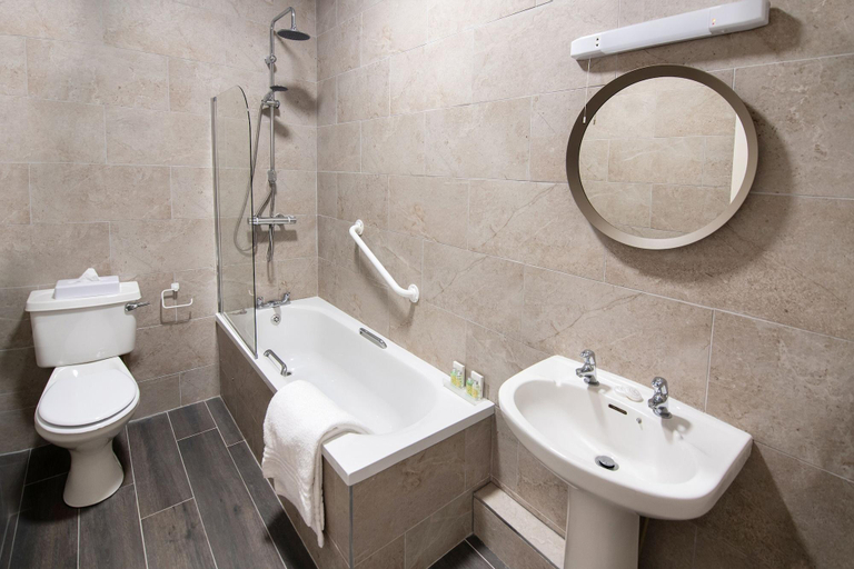 Bathroom 4, Kildare House Hotel