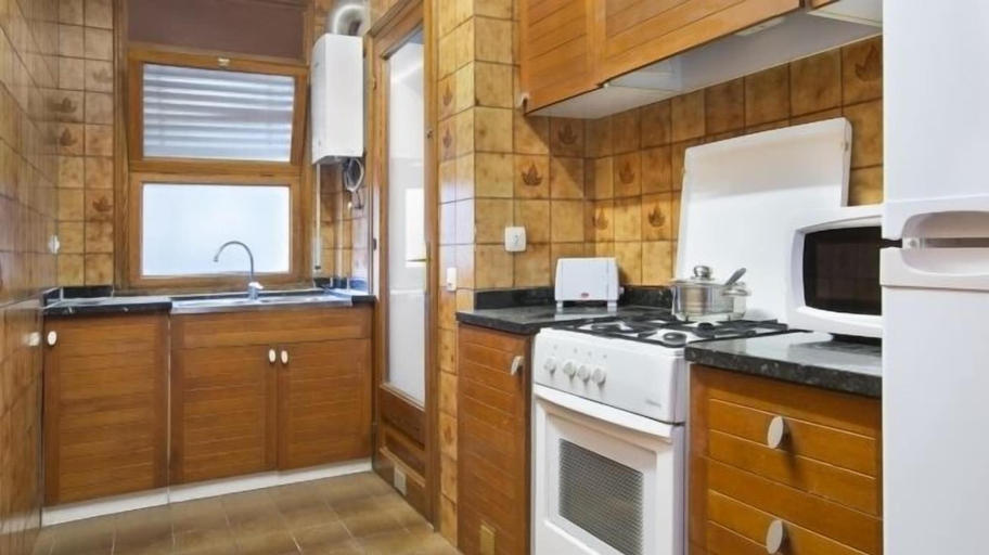 Others 5, Apartamento Bravo, Girona