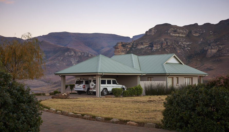 Exterior & Views