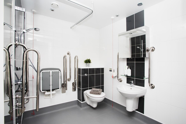 Bathroom 4, Salisbury Court, Edinburgh