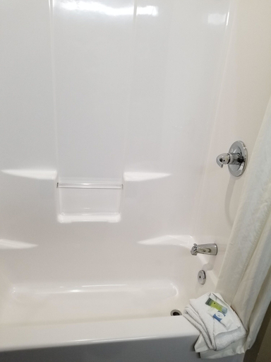 Bathroom 4, Studio 6 Odessa, TX, Ector