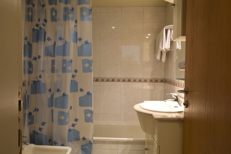 Bathroom 4, Adma Blue Screen, Kasrouane