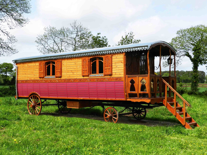 Exterior & Views 2, Une roulotte et des chevaux, Morbihan