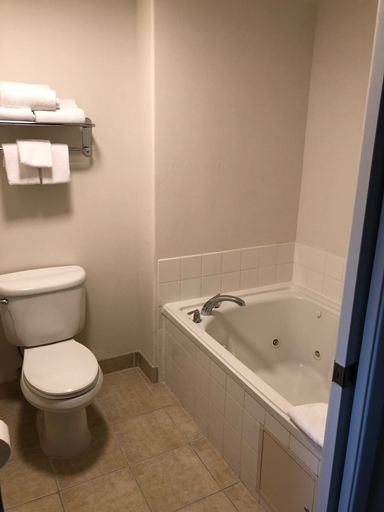 Bathroom 5, Holiday Inn SELMA-SWANCOURT by IHG, Fresno