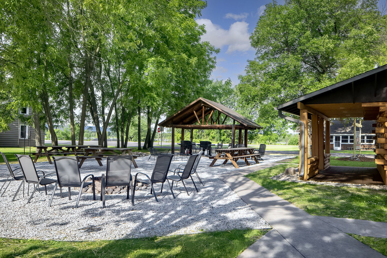 Food & Drinks 4, Big River Escape Riverside Cabins, Buffalo