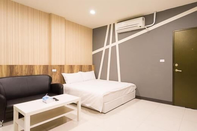 Bedroom 5, Feng Chia Wales, Taichung