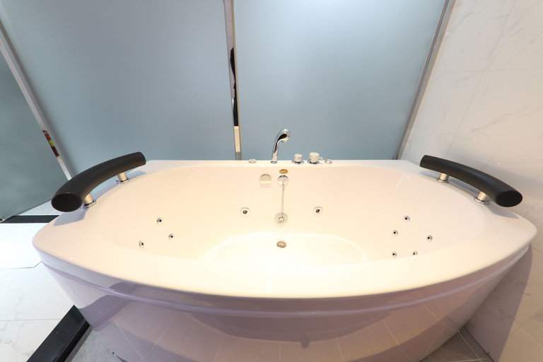Bathroom 4, Hotel Encore, Dong
