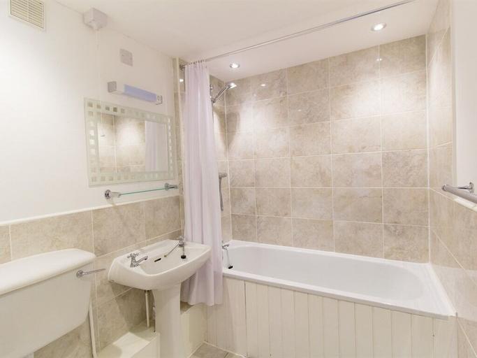 Bathroom 5, The Weary Friar, Cornwall