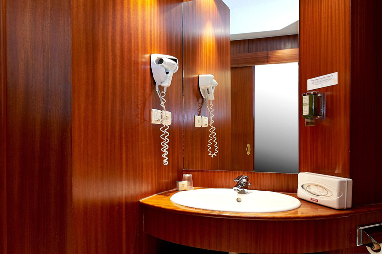 Bathroom 4, Au Chasseur, Bas-Rhin