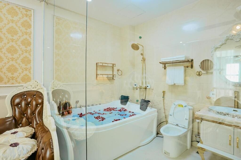 Bathroom 5, King's Hotel Yen Hoa, Cầu Giấy