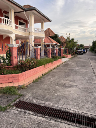 Villa Eden-Cozy 4BR Pool Villa -Family & Singles , Pattaya