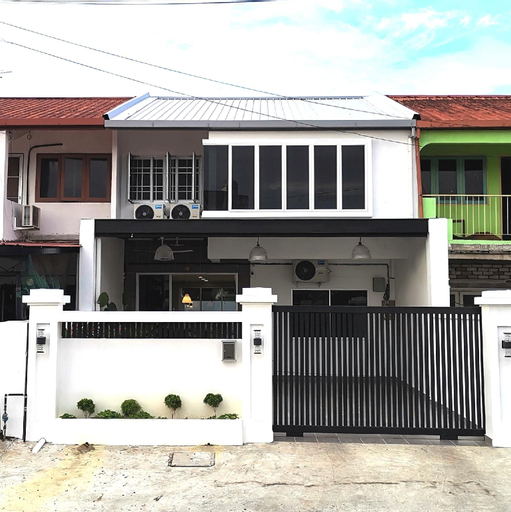 Exterior & Views