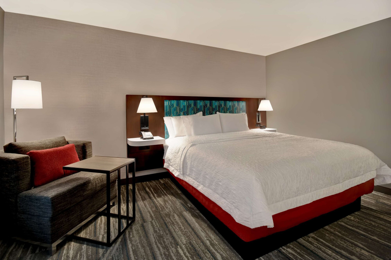 Bedroom 3, Hampton Inn Pleasant View, TN, Cheatham
