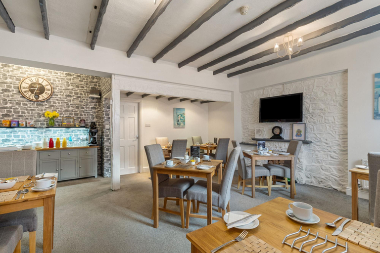 Food & Drinks 5, Croyland Guest House, Pembrokeshire