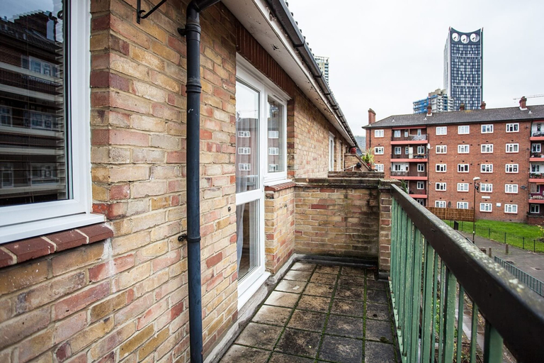 Others 5, Stunning Spacious South London 1 Bed Apartment with Balcony, London