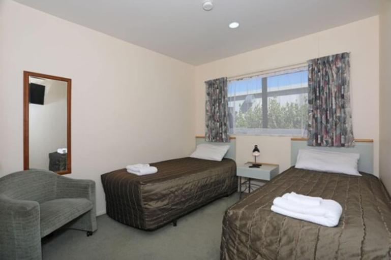 Bedroom 5, Pavilion Motel & Conference Centre, Palmerston North