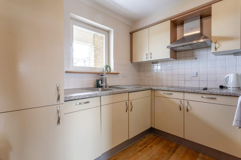 Others 5, Bright, Modern One-bed With Stunning View of Thames, London